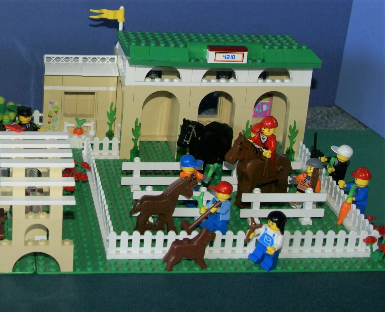 UNIQUE CUSTOM LEGO SET, POOL PARTY AT THE BERMUDA RANCH: 1101 PCS: 27, NOW RARE, RETIRED "TOWN" MINIFIGURES (1978-2010). HORSES, COLT, DOG, OWL, HOUSE, STABLES, GARDENS, FOUNTAIN, VEHICLES, BUGGIES, HARBOUR, MULTIPLE ACCESSORIES ETC (KIT 19)