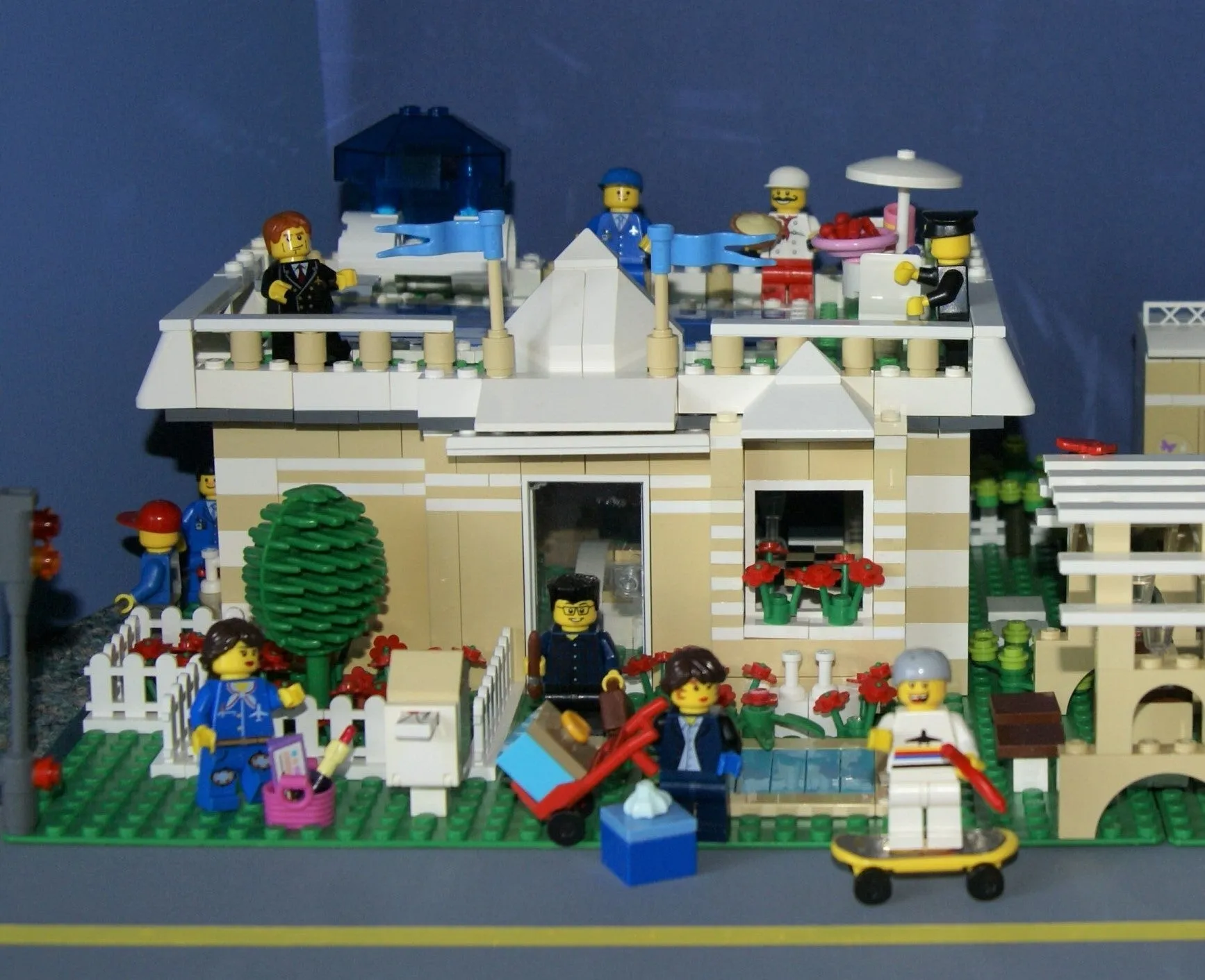 UNIQUE CUSTOM LEGO SET, POOL PARTY AT THE BERMUDA RANCH: 1101 PCS: 27, NOW RARE, RETIRED "TOWN" MINIFIGURES (1978-2010). HORSES, COLT, DOG, OWL, HOUSE, STABLES, GARDENS, FOUNTAIN, VEHICLES, BUGGIES, HARBOUR, MULTIPLE ACCESSORIES ETC (KIT 19)