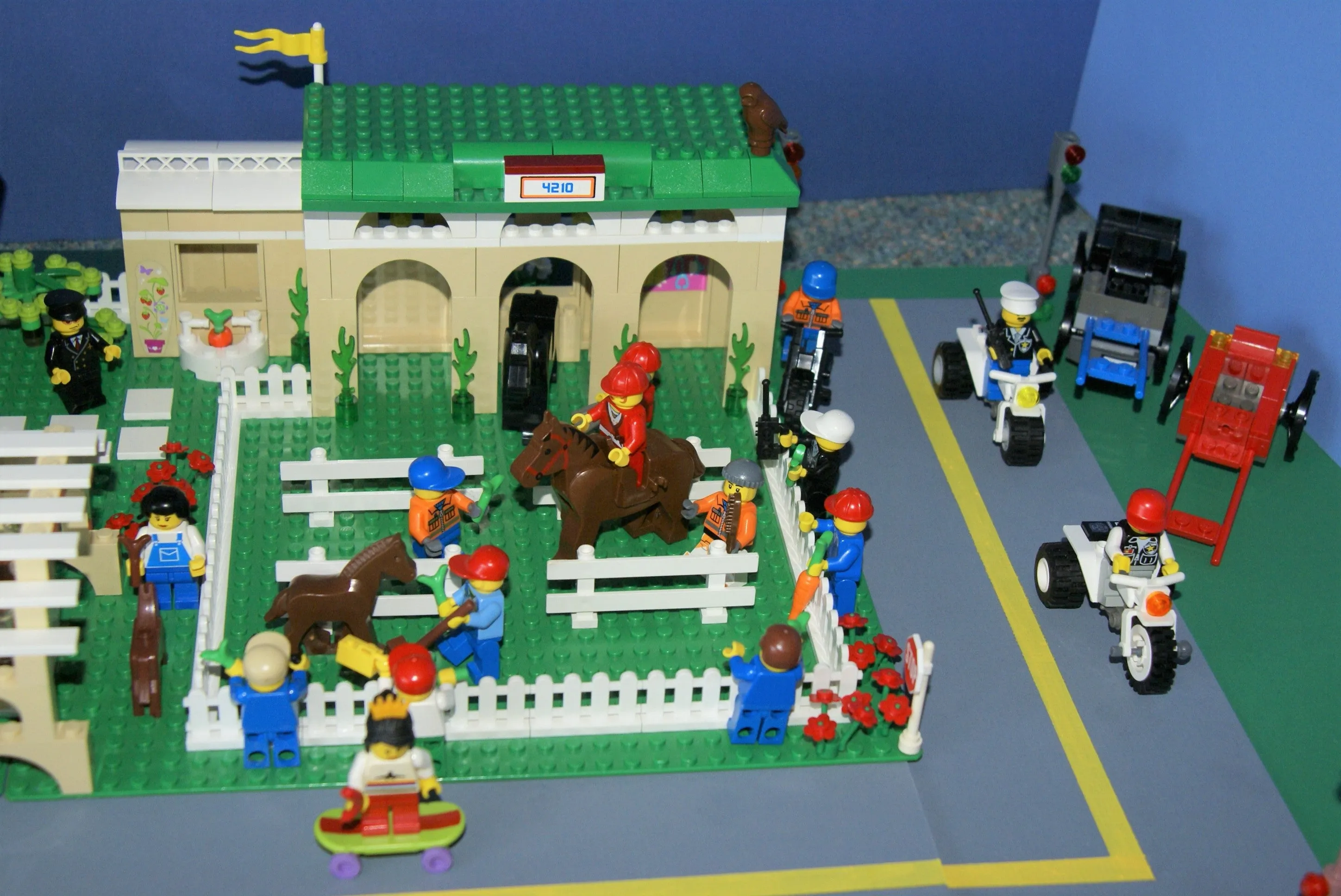 UNIQUE CUSTOM LEGO SET, POOL PARTY AT THE BERMUDA RANCH: 1101 PCS: 27, NOW RARE, RETIRED "TOWN" MINIFIGURES (1978-2010). HORSES, COLT, DOG, OWL, HOUSE, STABLES, GARDENS, FOUNTAIN, VEHICLES, BUGGIES, HARBOUR, MULTIPLE ACCESSORIES ETC (KIT 19)