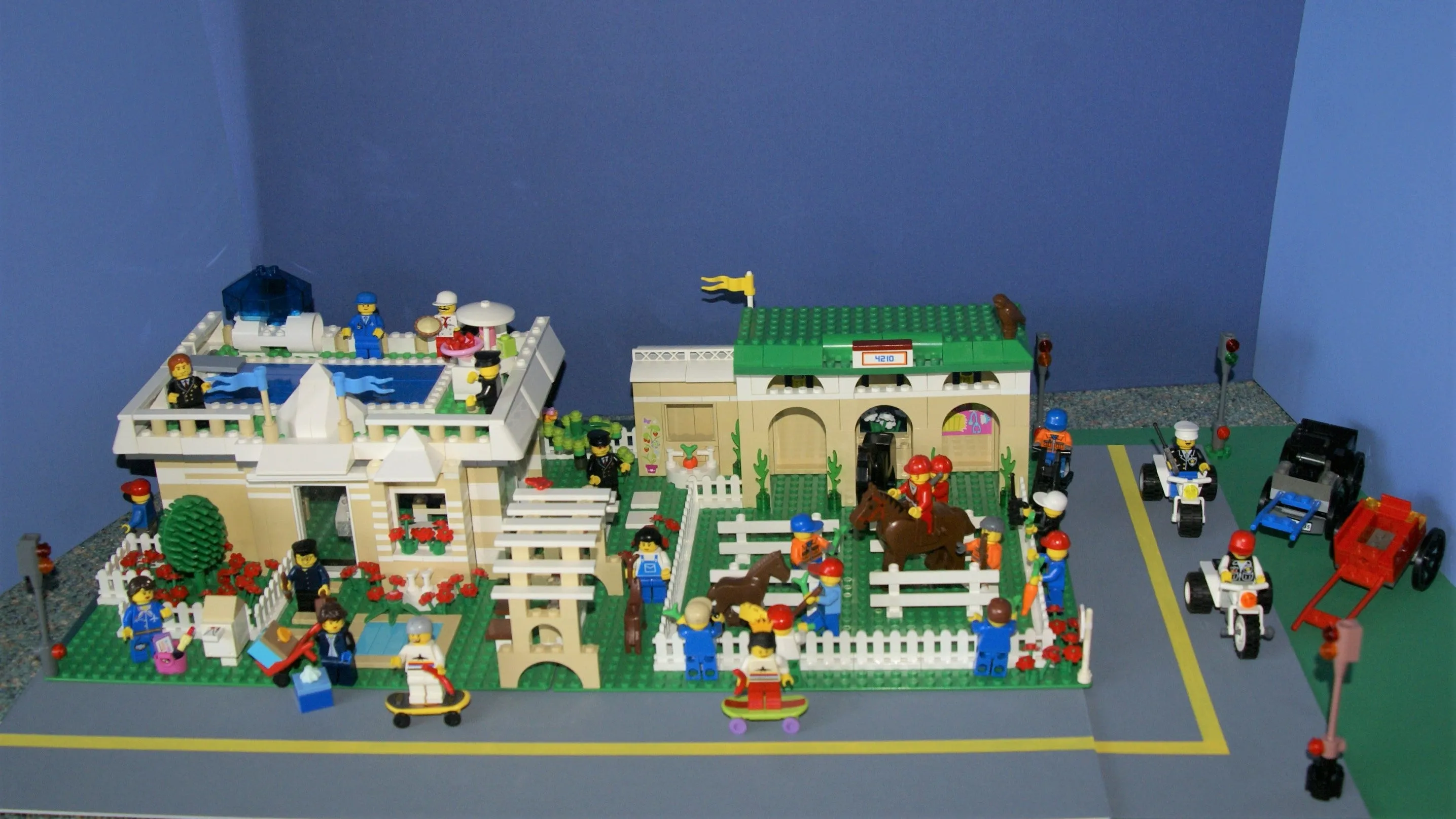 UNIQUE CUSTOM LEGO SET, POOL PARTY AT THE BERMUDA RANCH: 1101 PCS: 27, NOW RARE, RETIRED "TOWN" MINIFIGURES (1978-2010). HORSES, COLT, DOG, OWL, HOUSE, STABLES, GARDENS, FOUNTAIN, VEHICLES, BUGGIES, HARBOUR, MULTIPLE ACCESSORIES ETC (KIT 19)